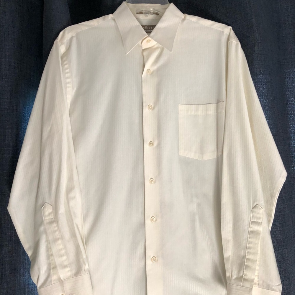 Men’s fitted dress shirt